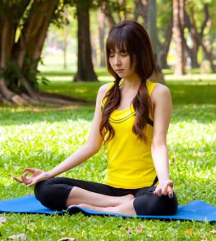 a girl trying to get health benefits of meditation by practising